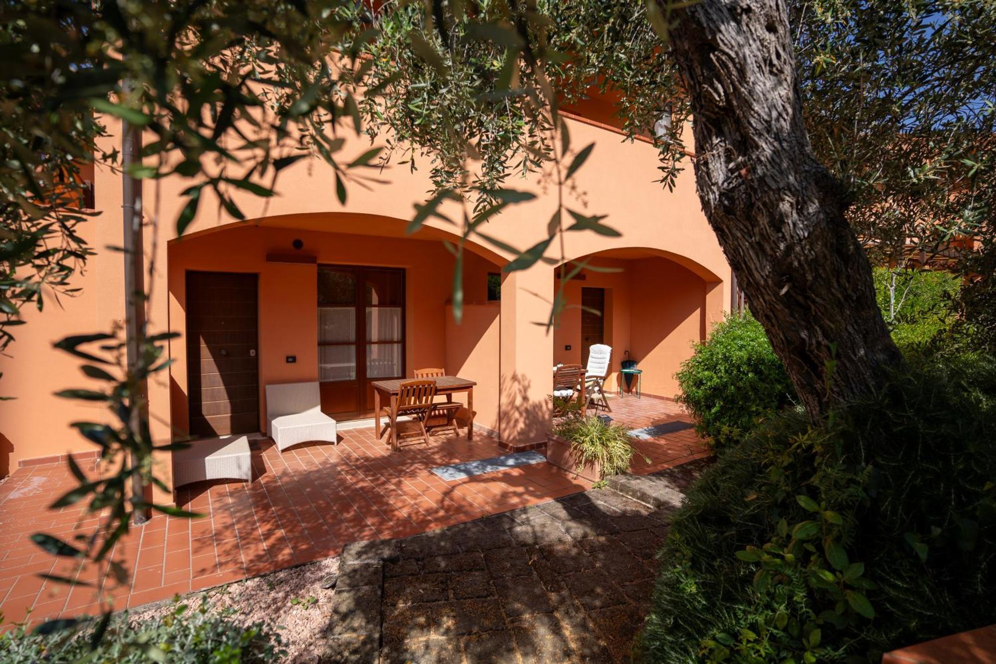 Aparthotel Borgo Etrusco 4*